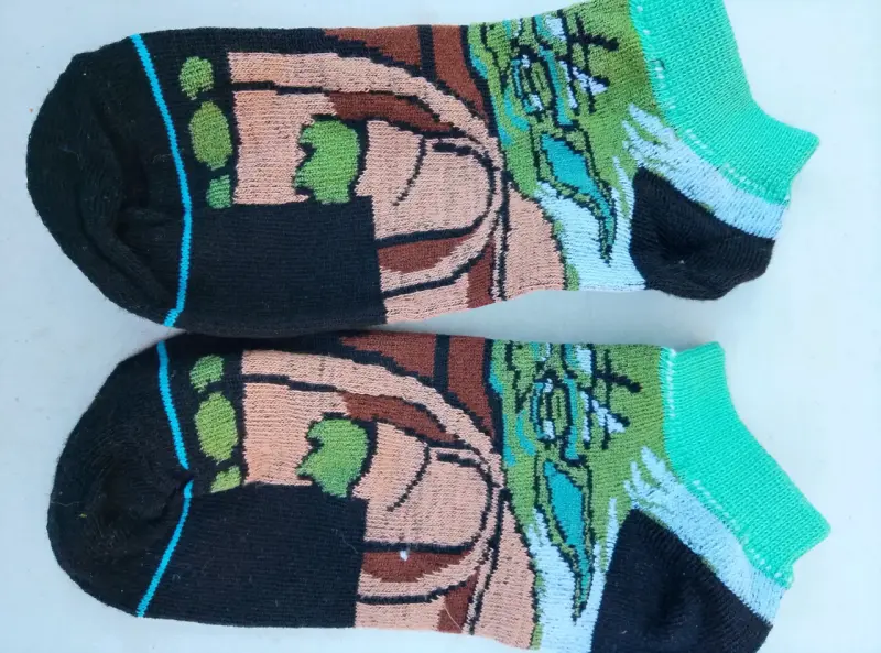 Calcetines cortos con diseño animado