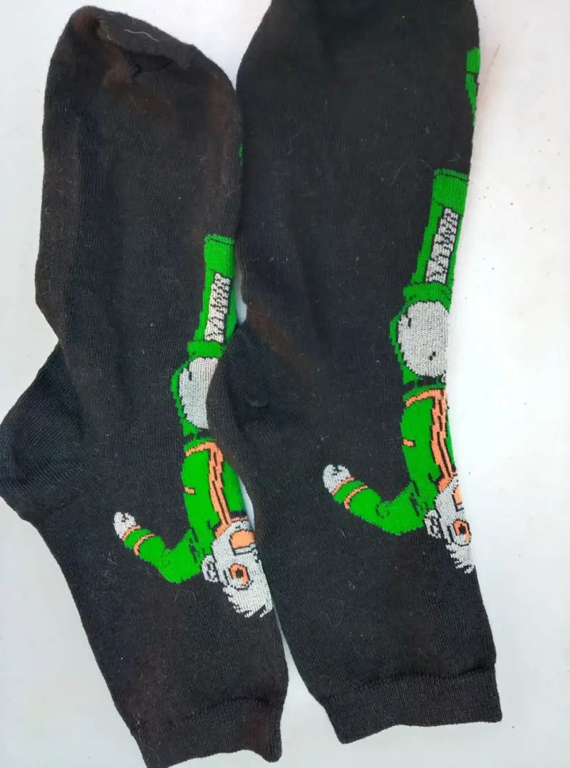 Calcetines negros con diseño