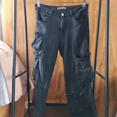 Pantalones cargo negros desgastados - miniatura 5