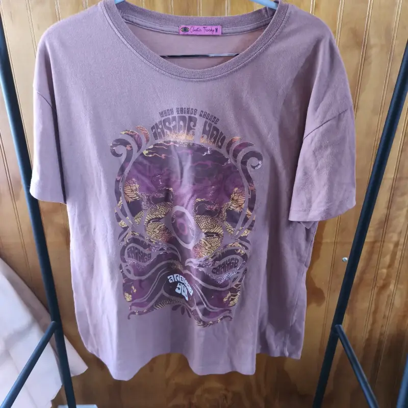 Polera gráfica morada unisex - 2