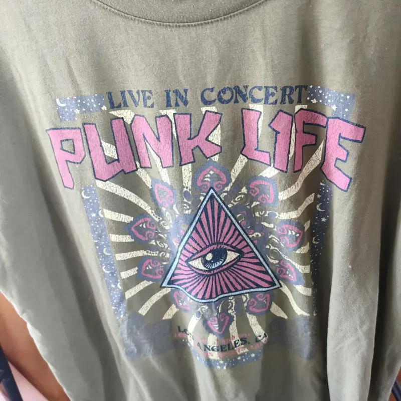 Polera verde Punk Life estampada - 2