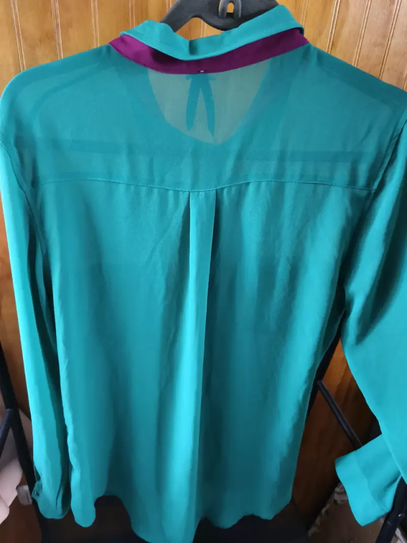 Blusa verde de botones - 2