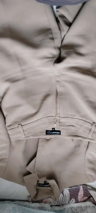 Traje rojo de dos piezas - miniatura 4