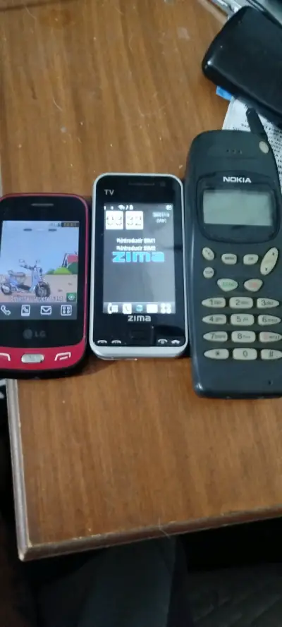 Teléfonos móviles antiguos varios - miniatura 1
