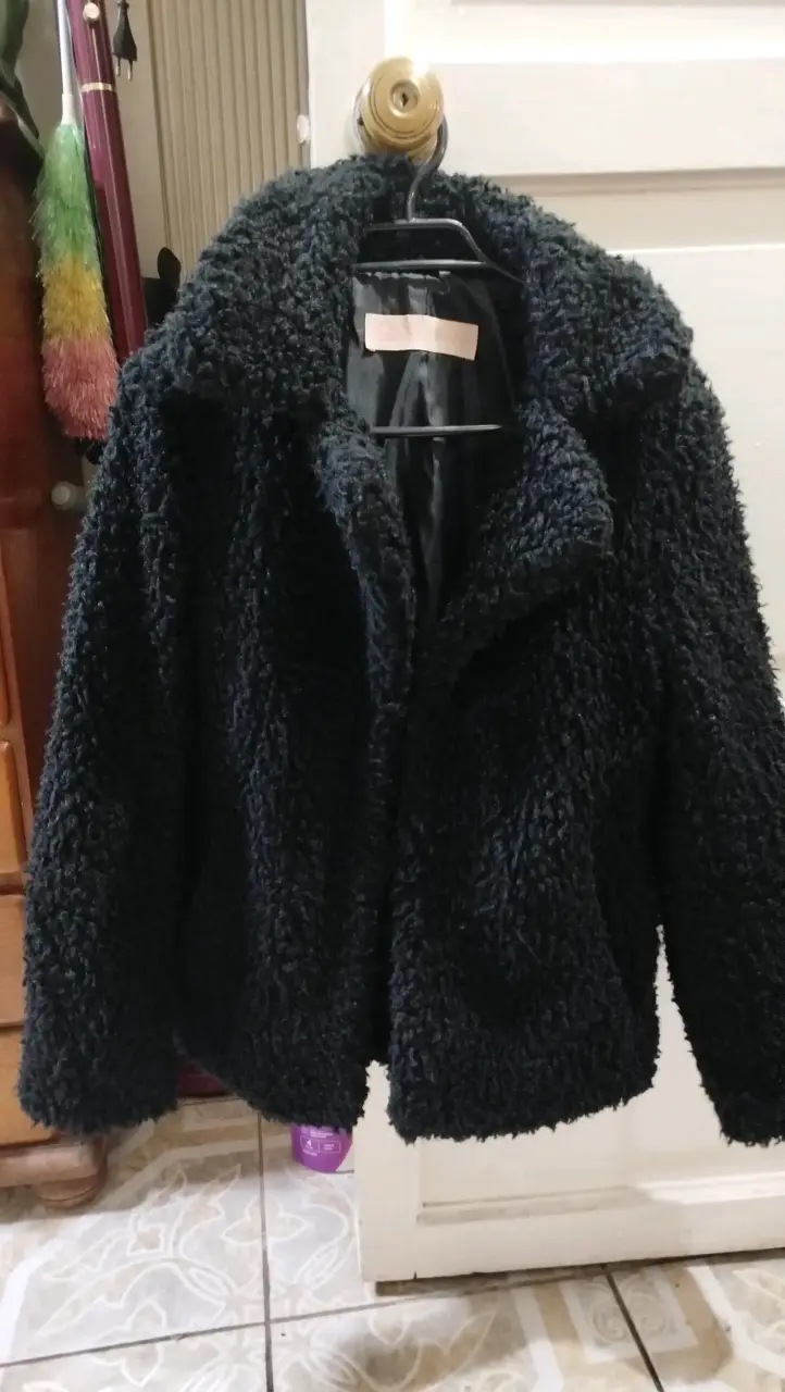 Chaqueta peluda negra invierno - 1