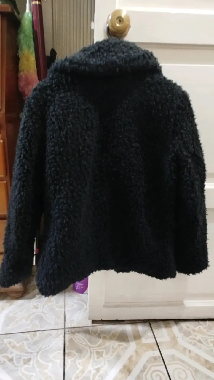 Chaqueta peluda negra invierno - 2