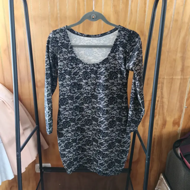 Vestido de estampa como de encaje negro - 1