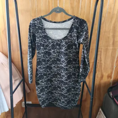 Vestido de estampa como de encaje negro - miniatura 1