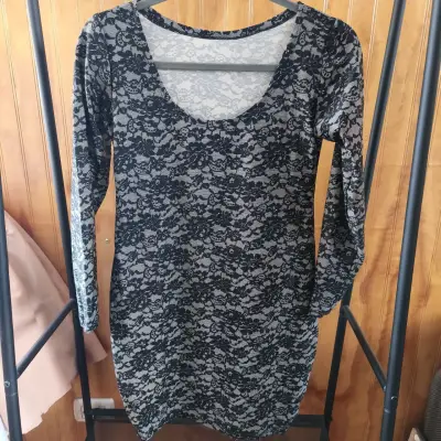 Vestido de estampa como de encaje negro - miniatura 2