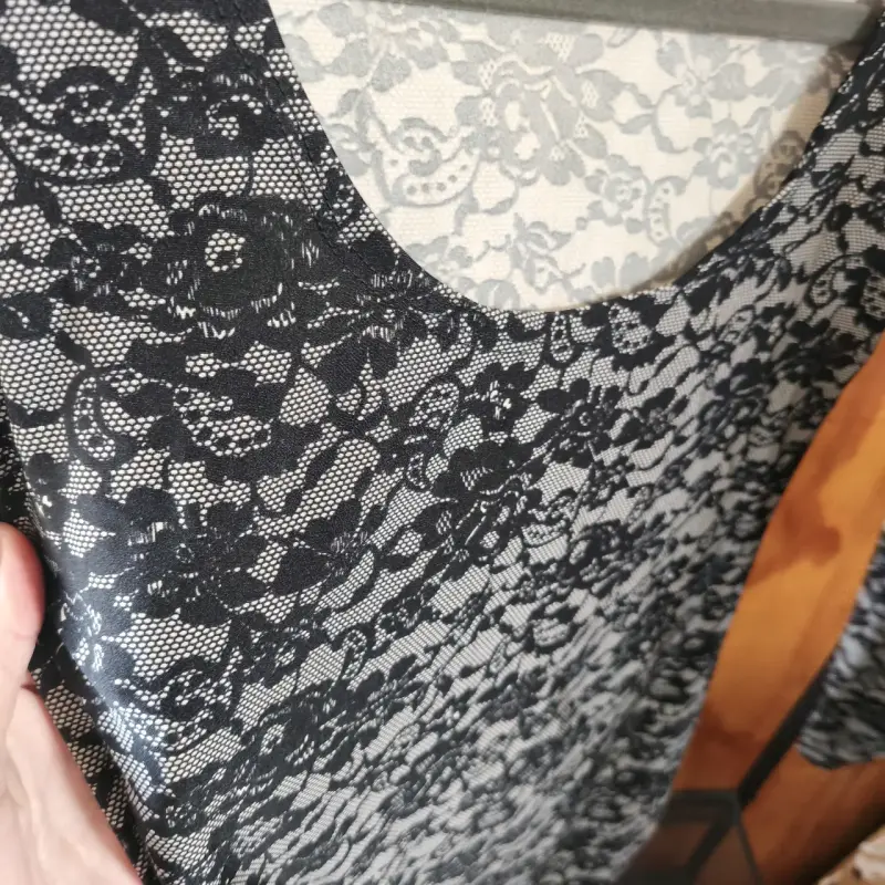 Vestido de estampa como de encaje negro - 3