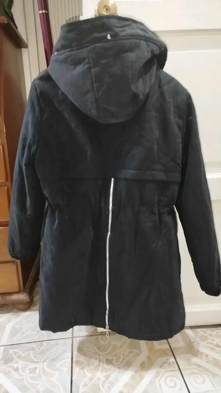 Abrigo negro con capucha - 2