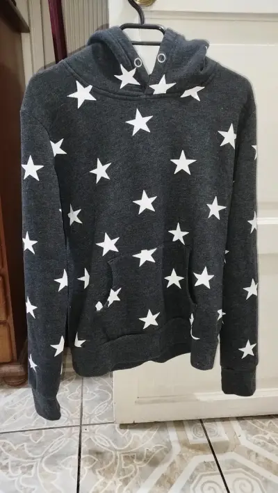 Polerón gris con estrellas - miniatura 1