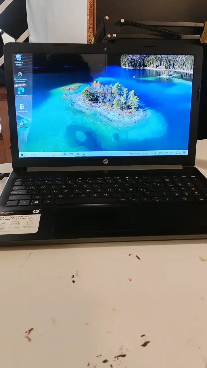 Laptop HP con pantalla de 15 pulgadas - 1