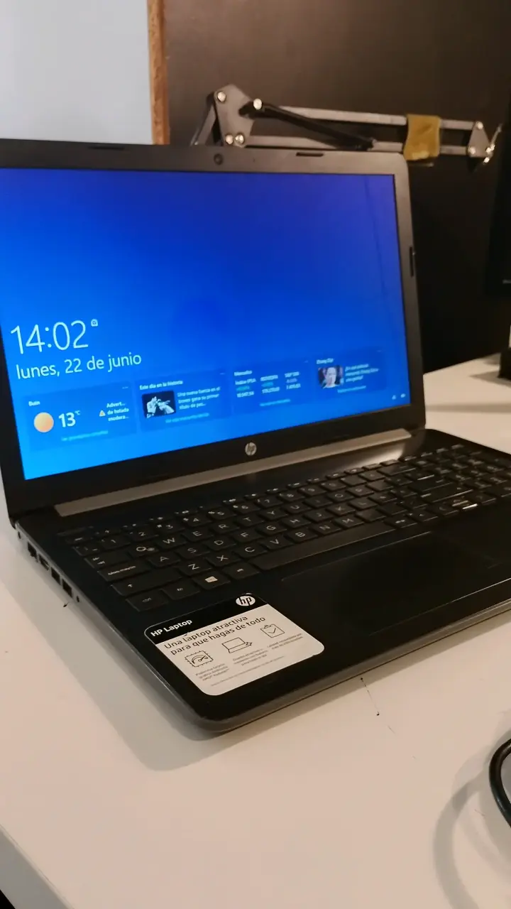 Laptop HP con pantalla de 15 pulgadas - 2