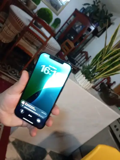 Smartphone con pantalla táctil - miniatura 1