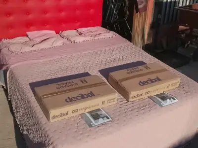 Cama matrimonial con respaldo rojo - miniatura 5