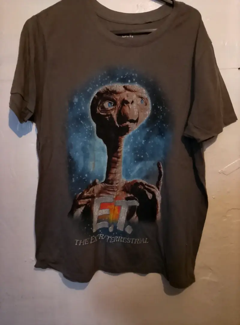 Polera gris E.T. estampada