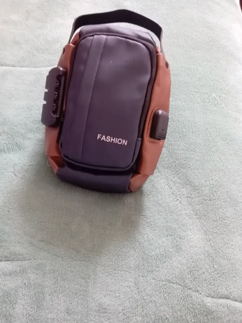 Bolso pequeño gris y marrón - 1