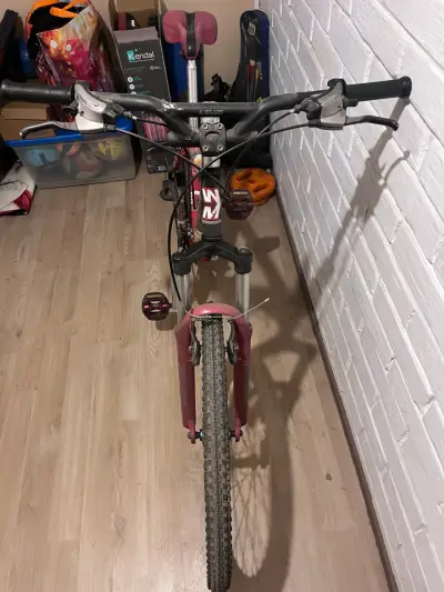 Bicicleta Mongoose roja - miniatura 4