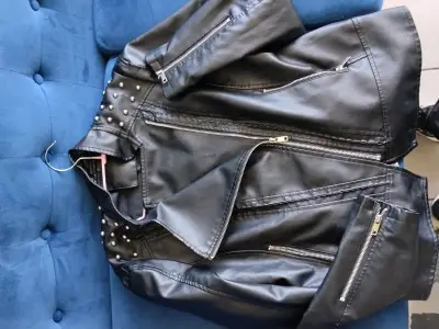 Chaqueta negra con tachas - miniatura 4
