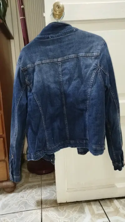 Chaqueta de mezclilla azul con pelo - miniatura 2