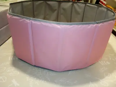 Piscina bebé plegable rosa para pelotas - miniatura 1