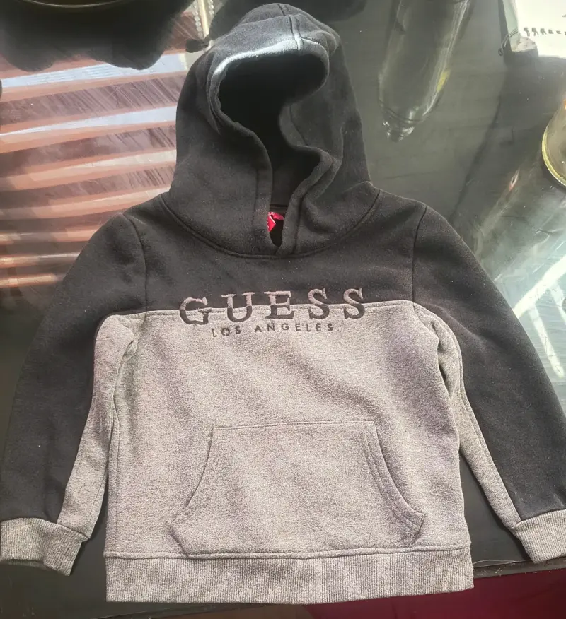Polerón Guess con capucha original talla 3