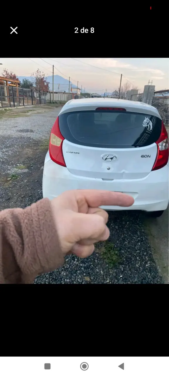 Auto compacto blanco en buen estado - 2