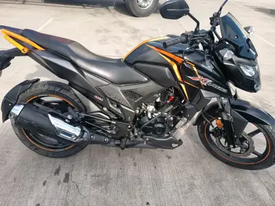 Moto Honda negra deportiva - miniatura 5