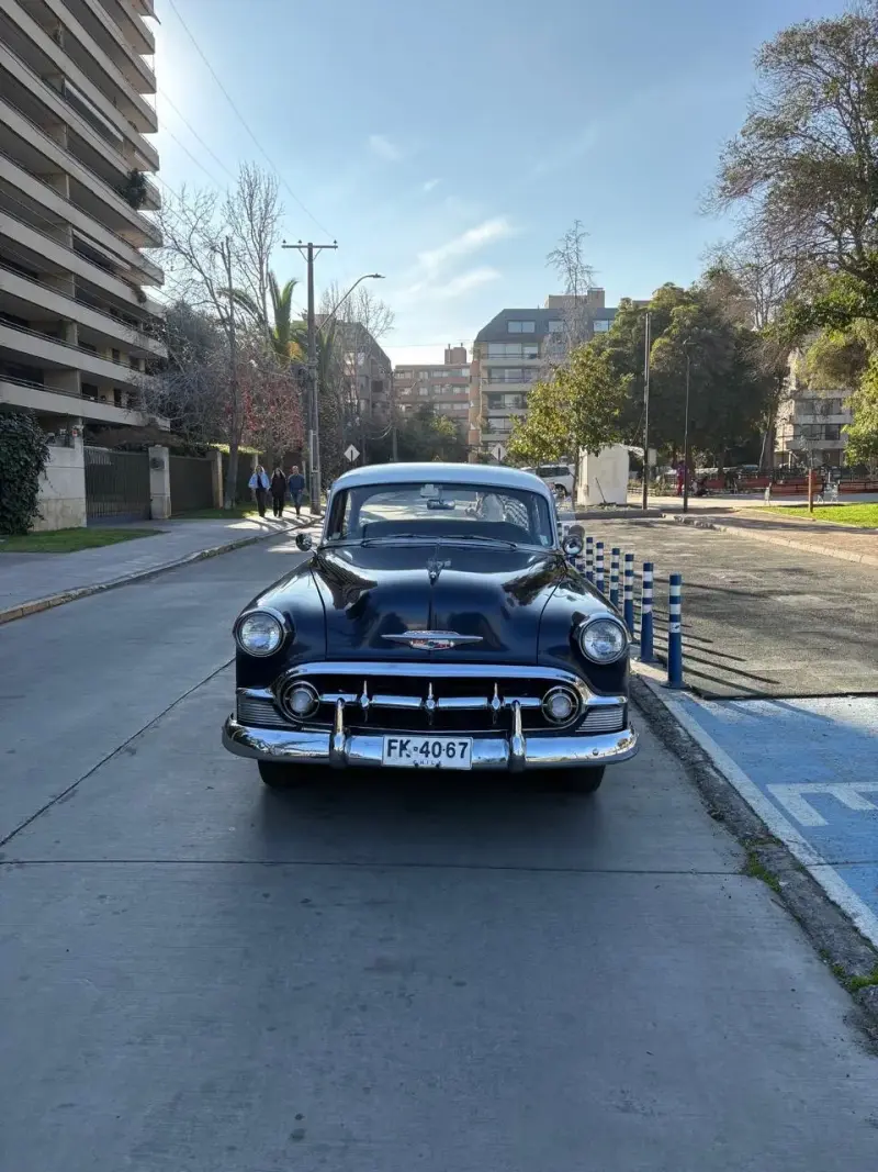 Auto clásico Chevrolet azul - 5
