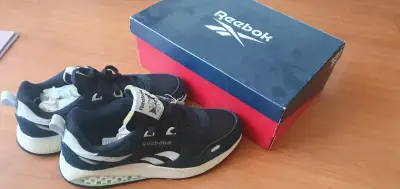 Zapatillas Reebok negras nuevas - miniatura 3