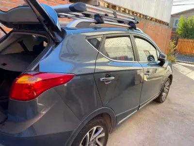 Auto SUV con porta equipajes - miniatura 1