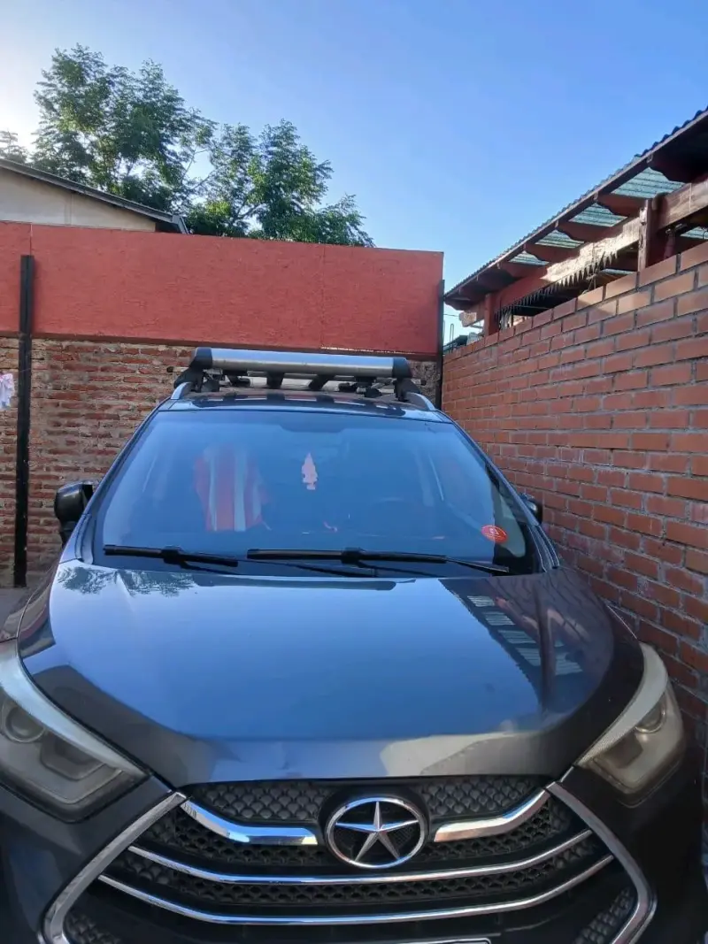 Auto SUV con porta equipajes - 3