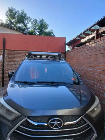 Auto SUV con porta equipajes - miniatura 3