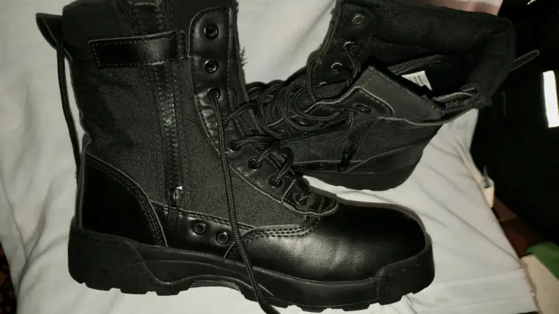 Botas negras tipo militar - 1