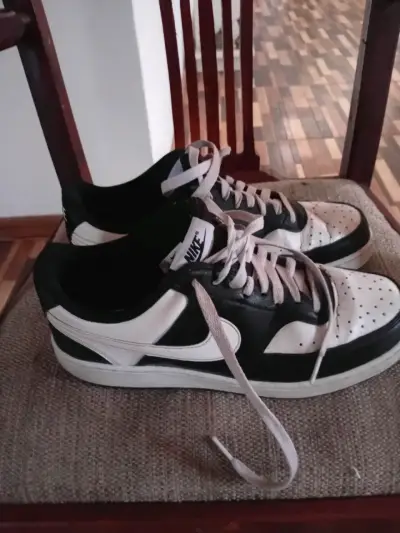 Zapatillas Nike blanco y negro - miniatura 1