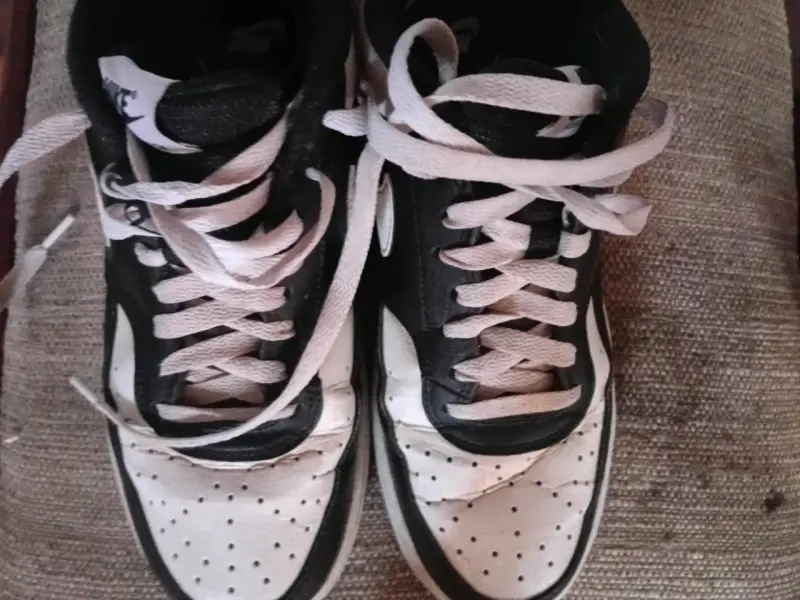Zapatillas Nike blanco y negro - 2