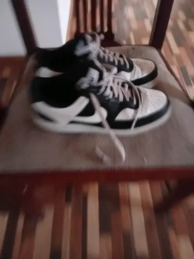 Zapatillas Nike blanco y negro - miniatura 3