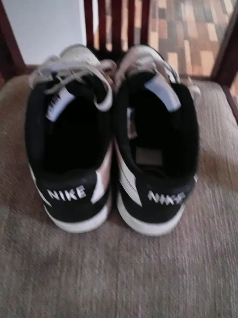 Zapatillas Nike blanco y negro - 5