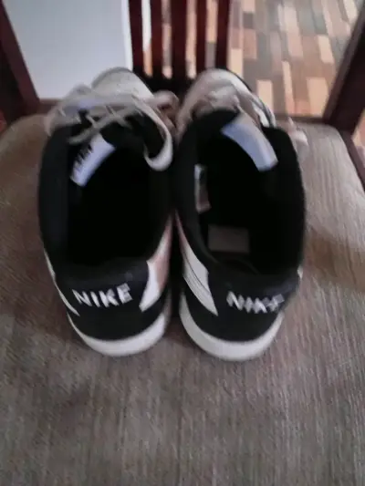 Zapatillas Nike blanco y negro - miniatura 5