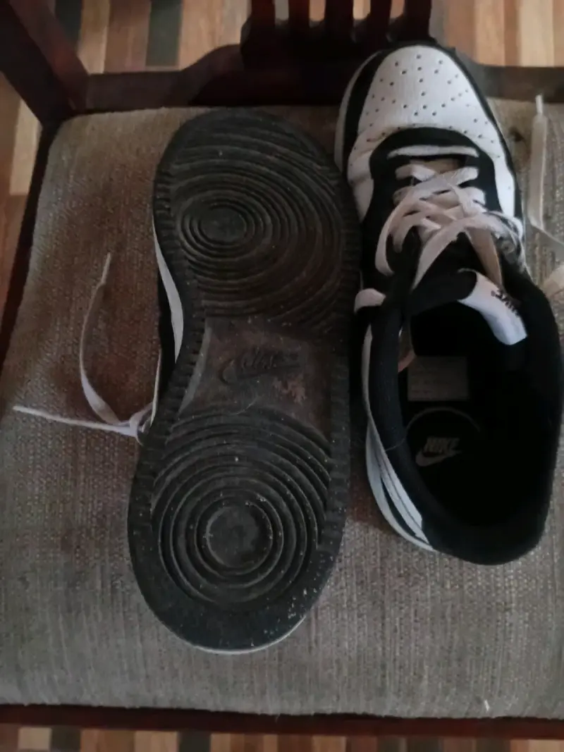 Zapatillas Nike blanco y negro - 6
