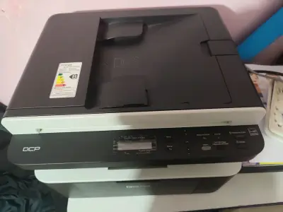 Impresora multifuncional Brother DCP-1617NW - miniatura 2