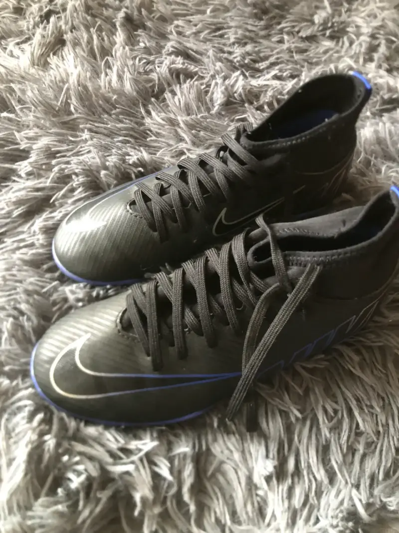 Botines de fútbol Nike negros - 2