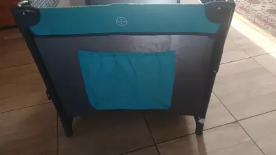 Cuna plegable color azul - miniatura 4