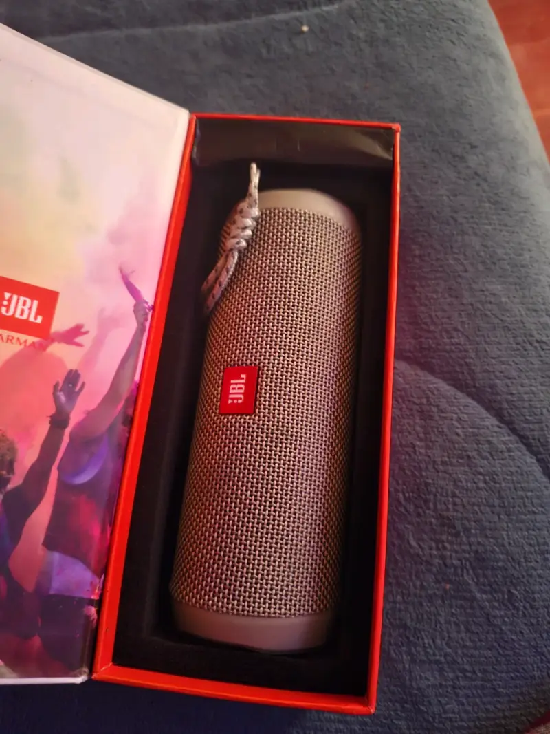 Parlante portátil JBL gris - 1