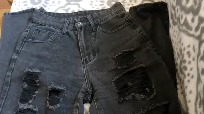 Jeans negros desgastados modernos - miniatura 1