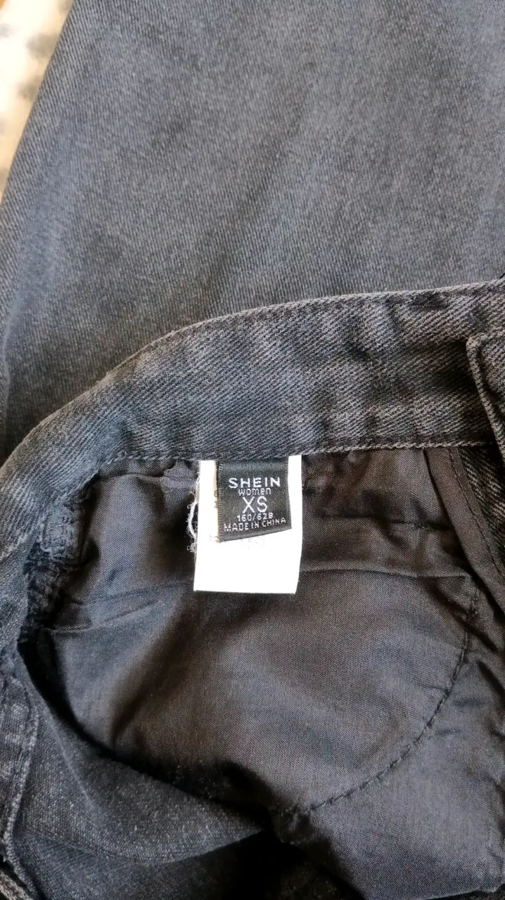 Jeans negros desgastados modernos - 2