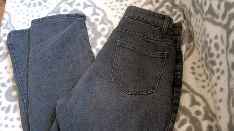 Jeans negros desgastados modernos - 3