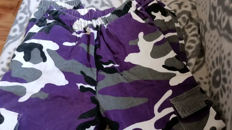 Pantalones camuflados morados - 1