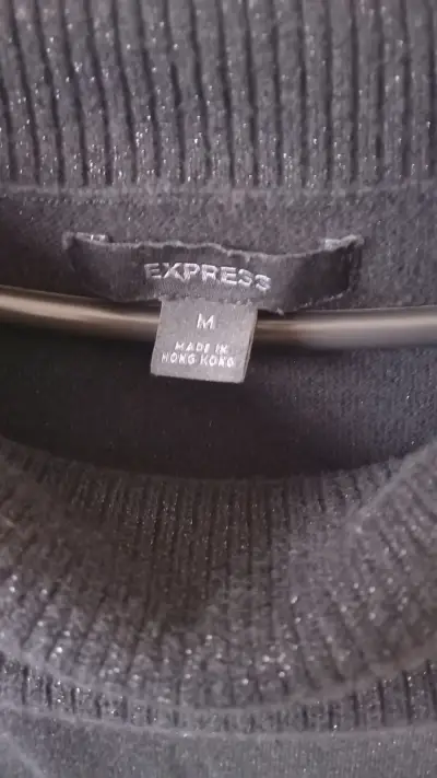 Polera negra con cuello amplio - miniatura 2